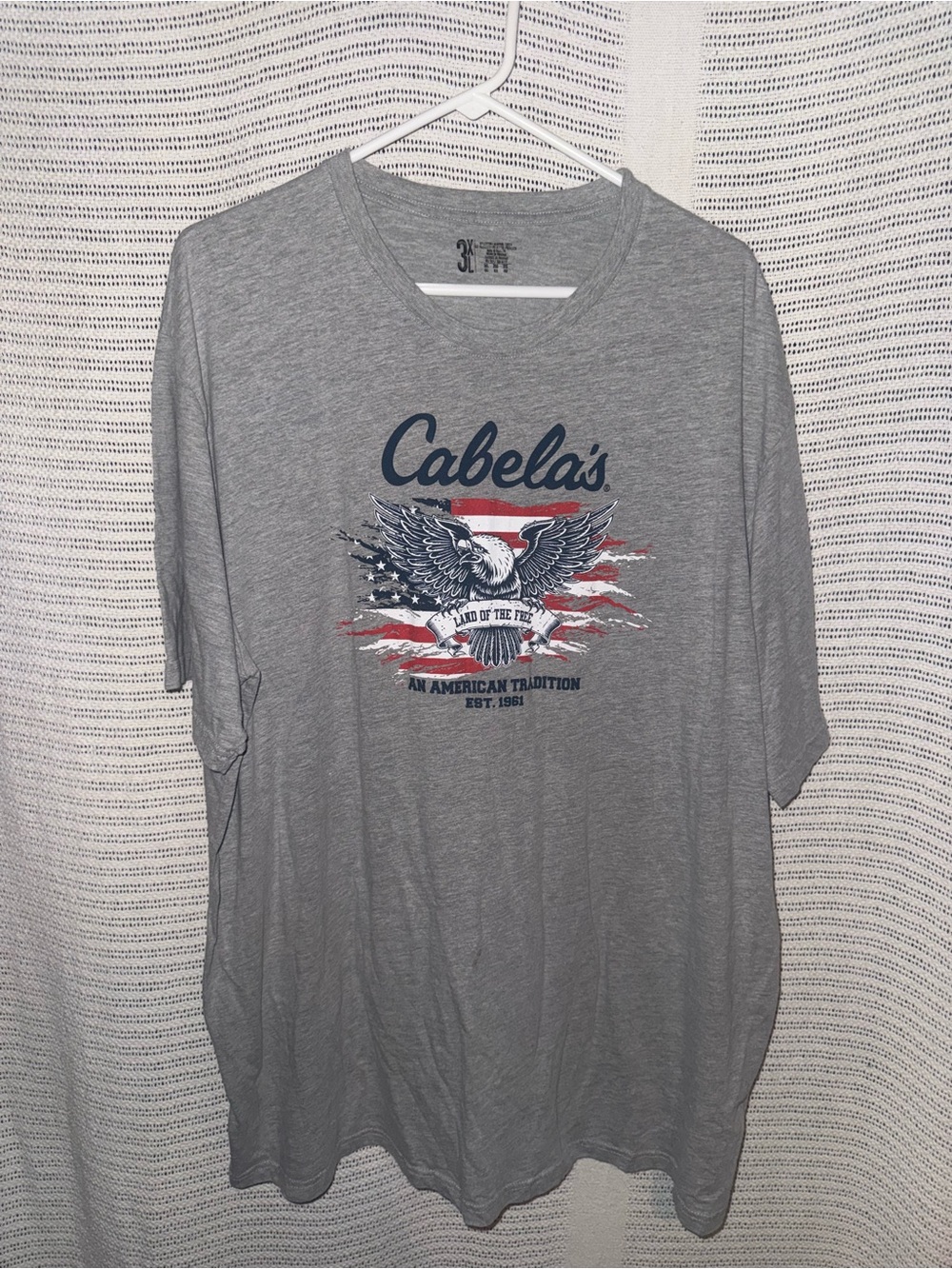 Cabela's Gray Short-Sleeve Eagle Graphic Tee with Flag Motif